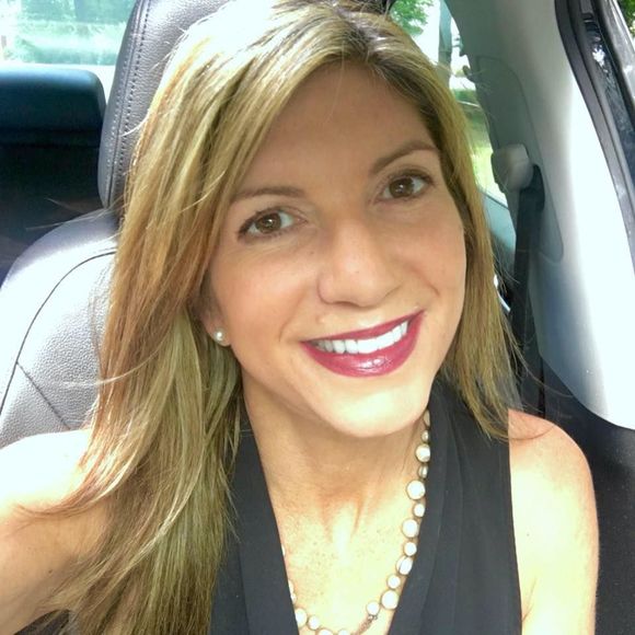 Meet your Posher, Julie - Picture 1 of 1